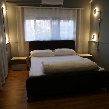 Mandarine Hostel Tirana Buitenkant foto