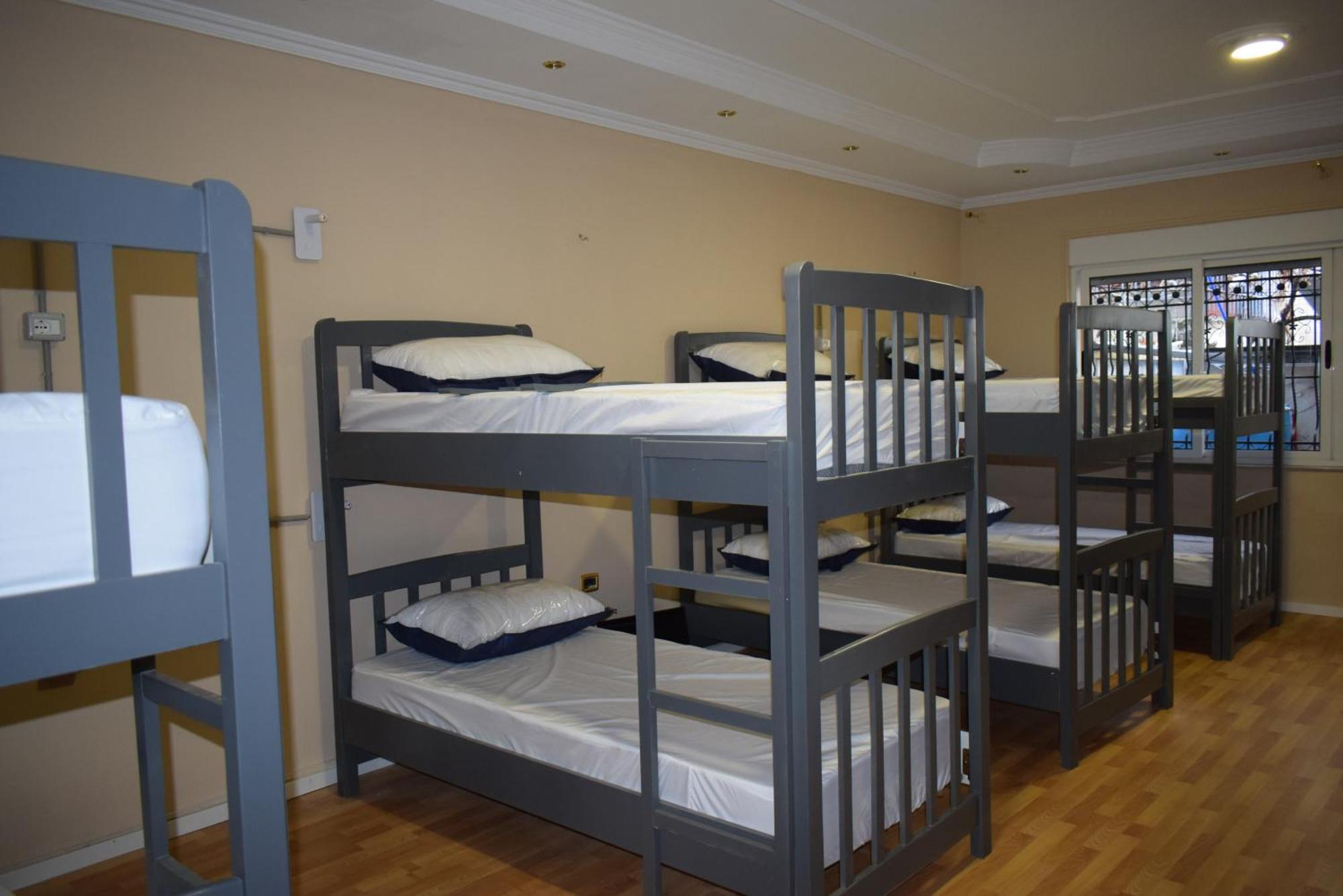 Mandarine Hostel Tirana Buitenkant foto