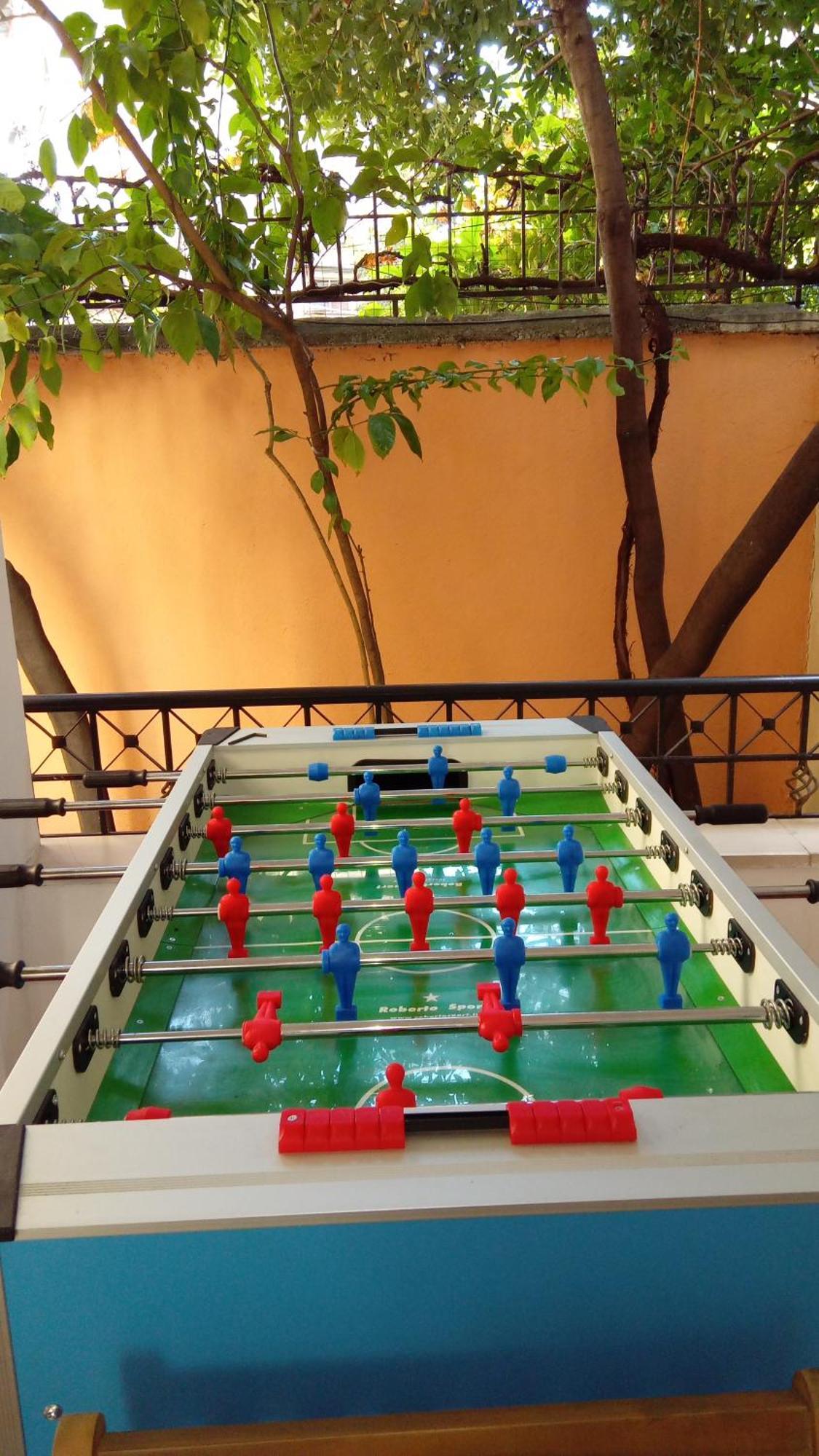 Mandarine Hostel Tirana Buitenkant foto