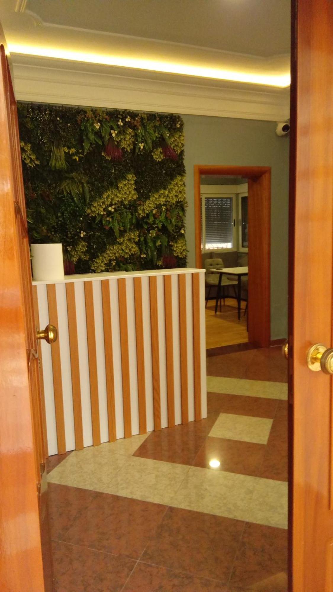 Mandarine Hostel Tirana Buitenkant foto
