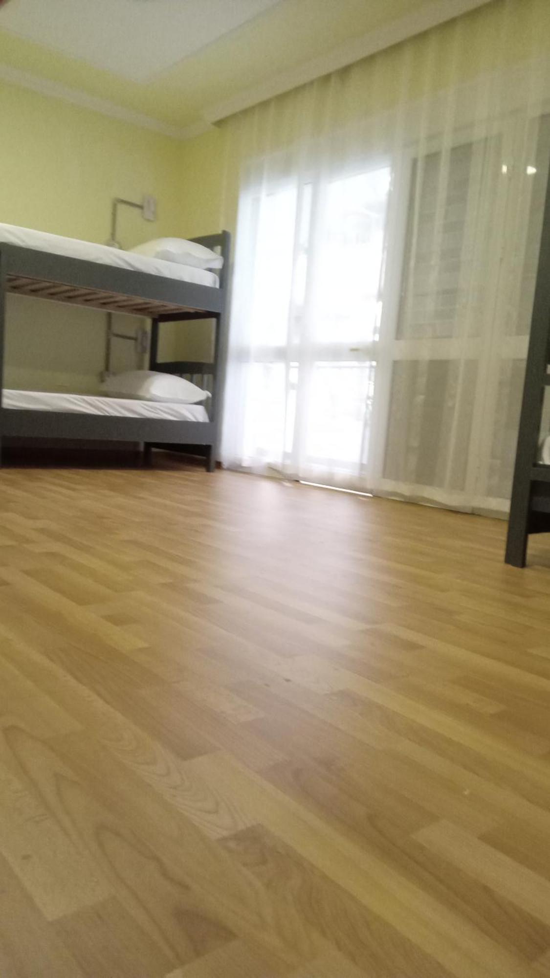 Mandarine Hostel Tirana Buitenkant foto