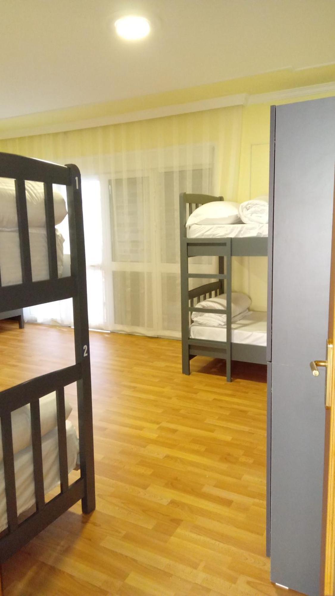Mandarine Hostel Tirana Buitenkant foto