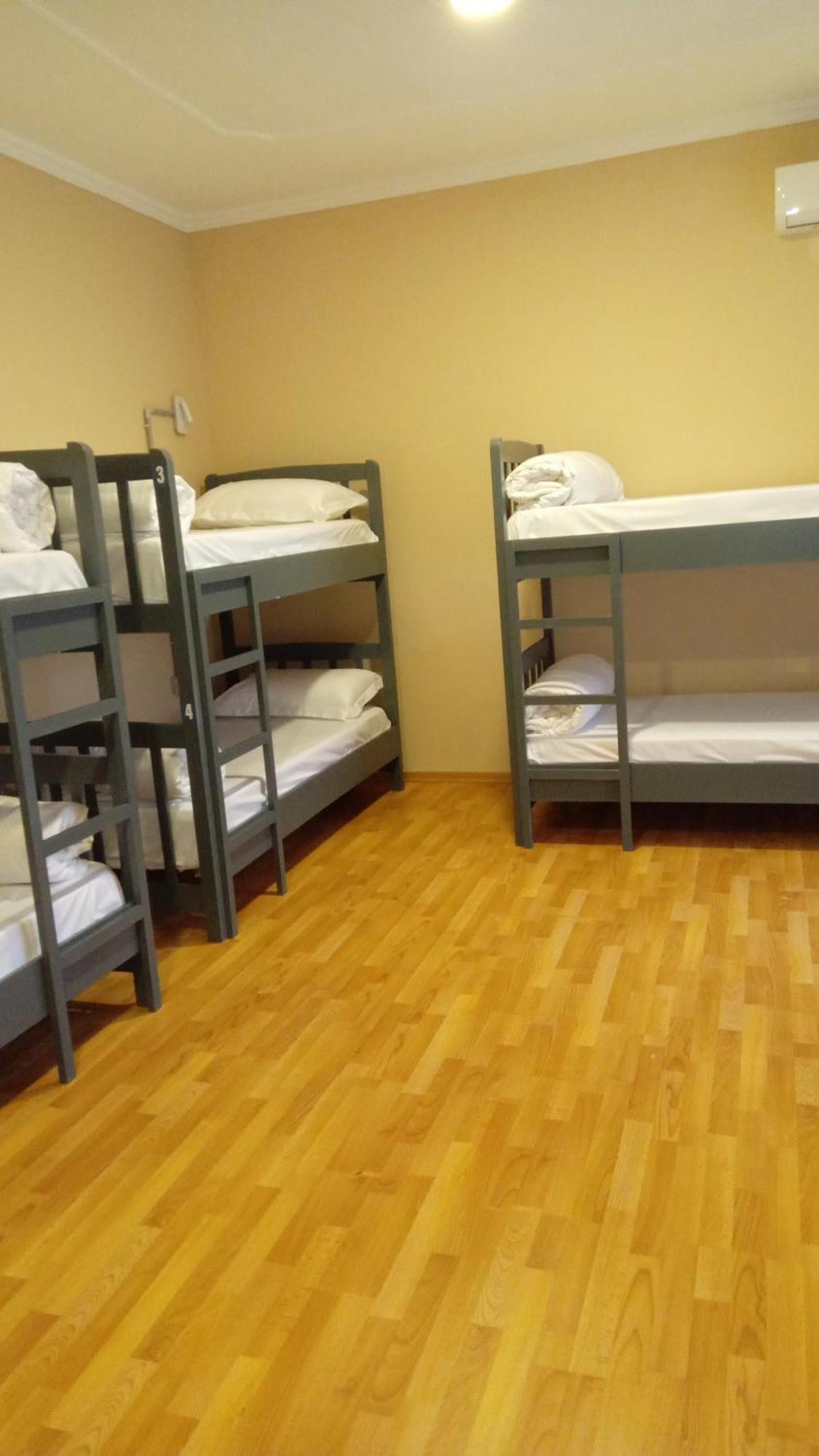 Mandarine Hostel Tirana Buitenkant foto