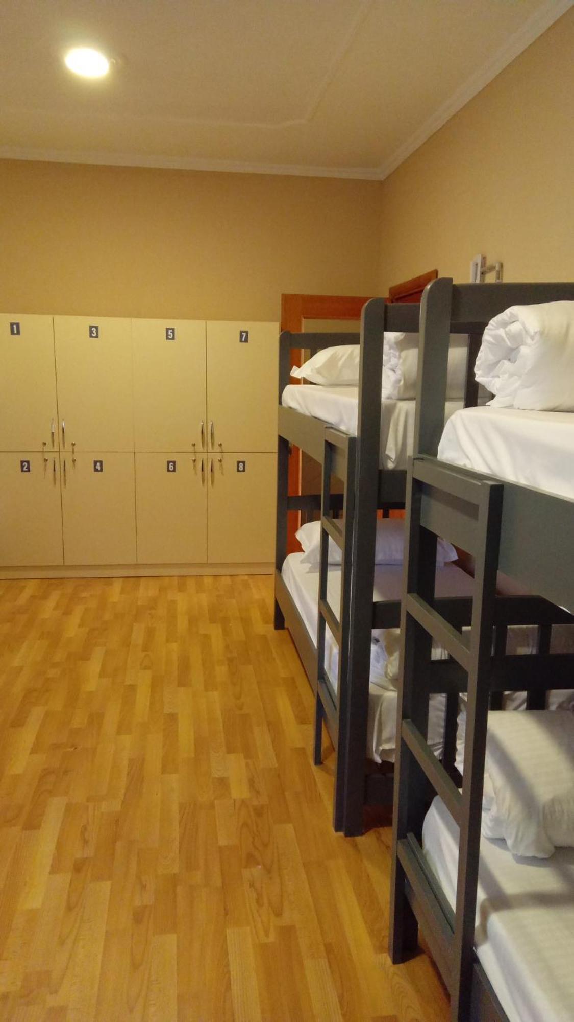 Mandarine Hostel Tirana Buitenkant foto