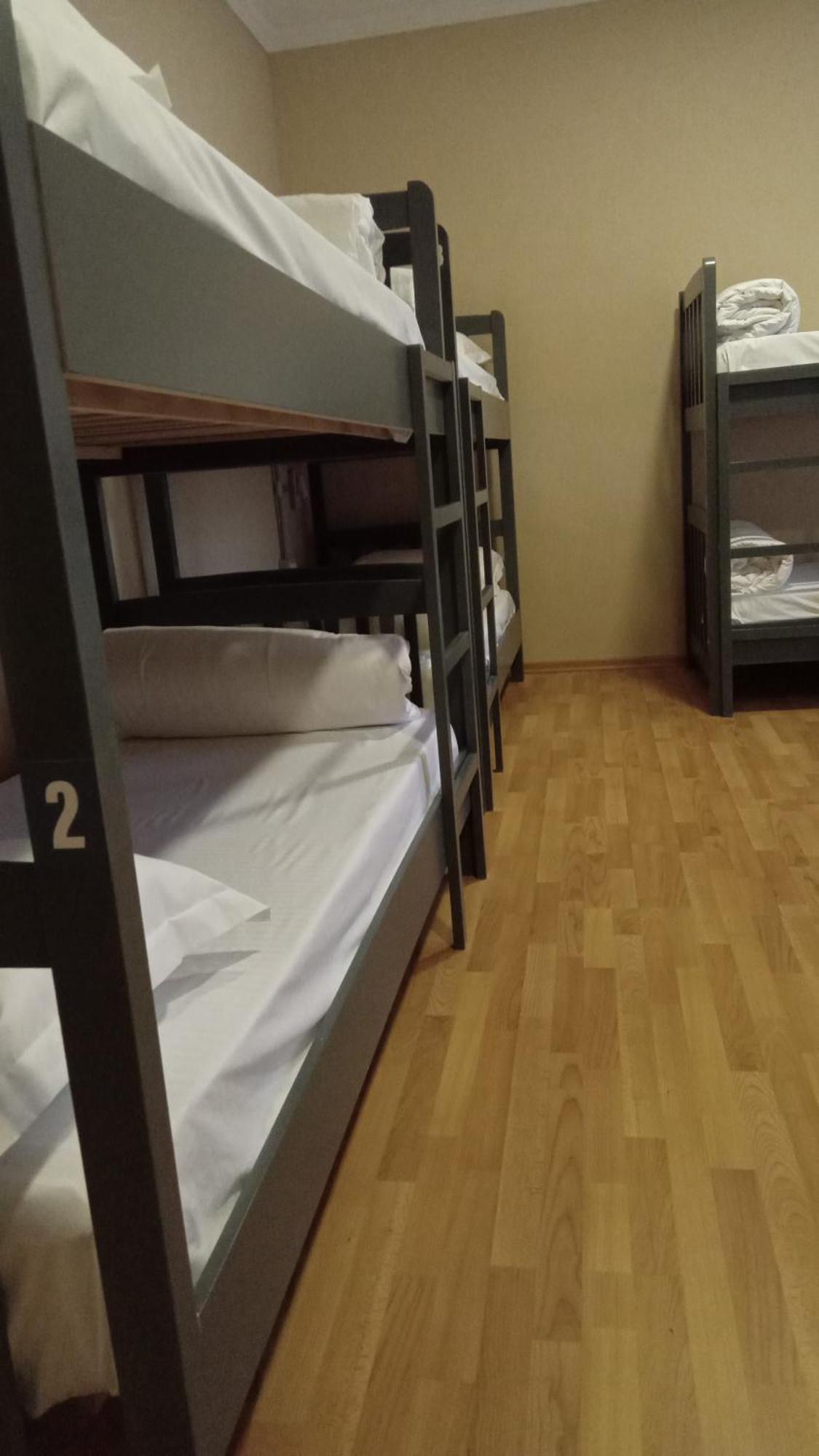 Mandarine Hostel Tirana Buitenkant foto