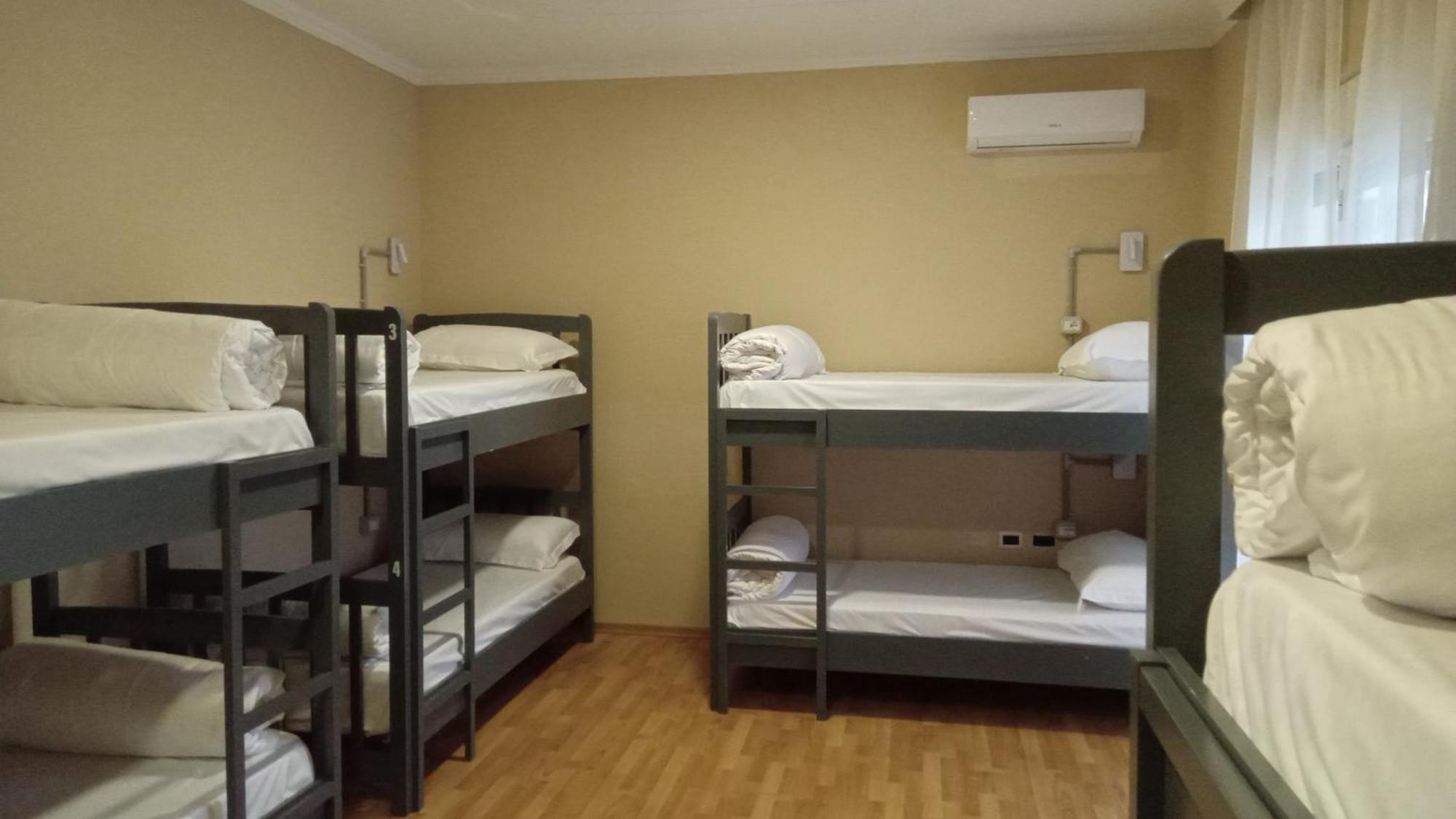 Mandarine Hostel Tirana Buitenkant foto