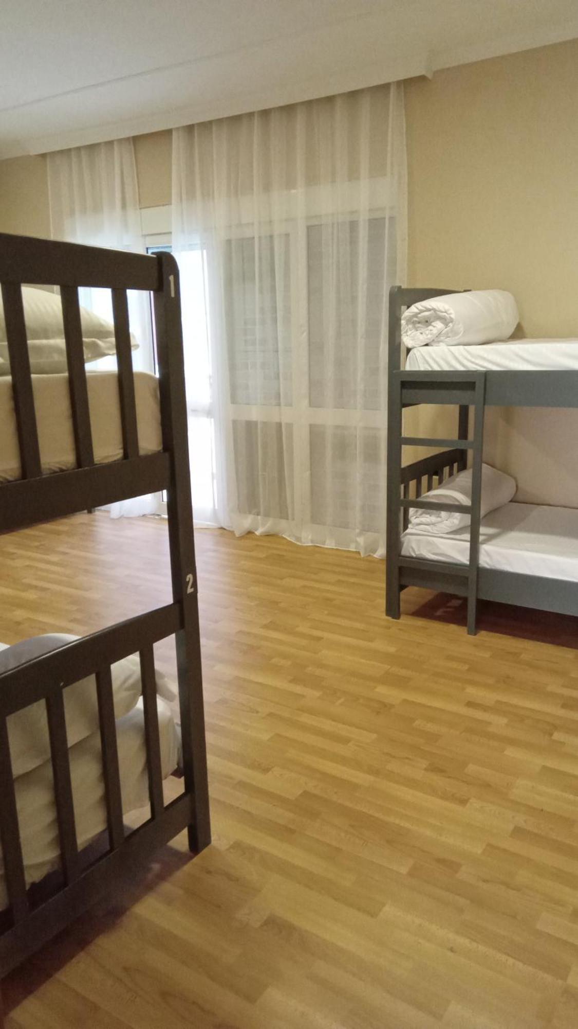 Mandarine Hostel Tirana Buitenkant foto
