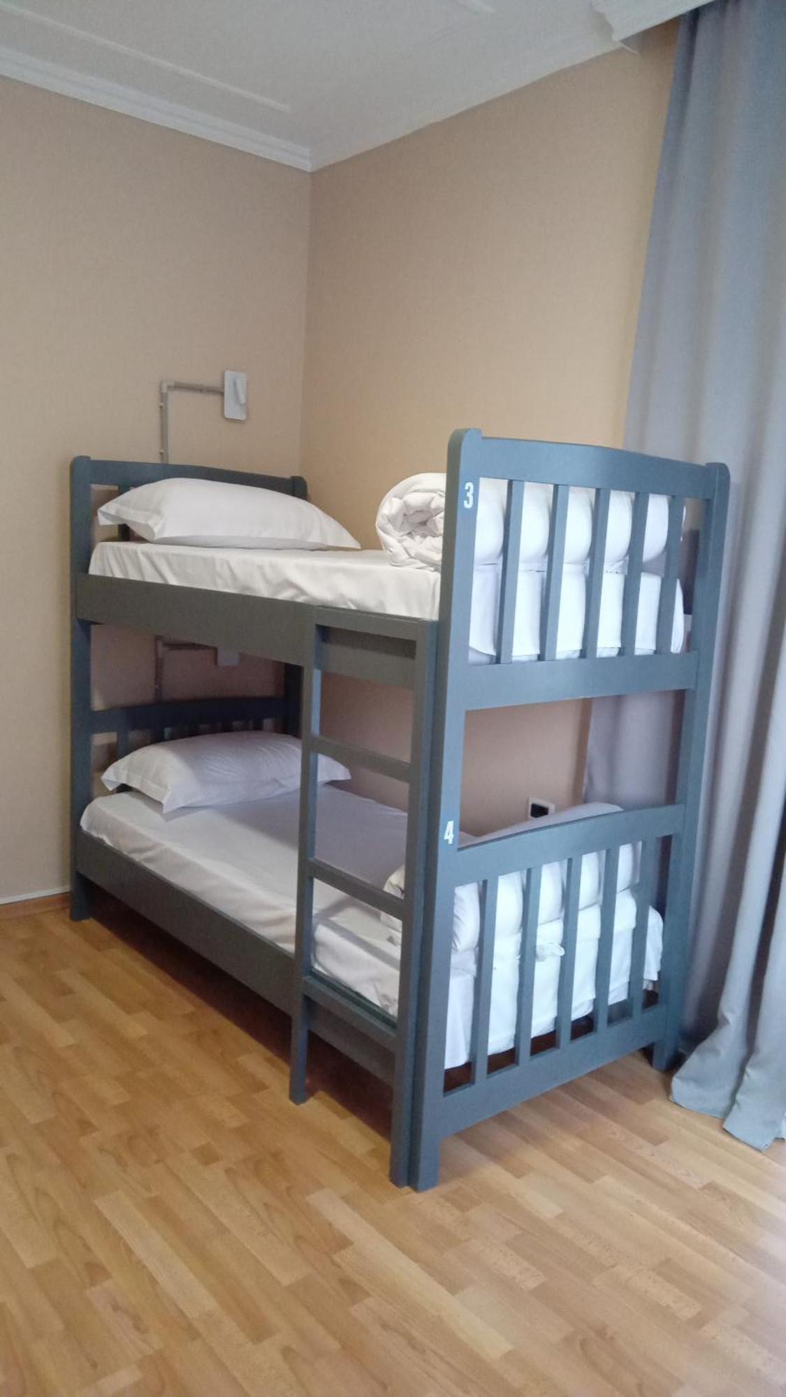 Mandarine Hostel Tirana Buitenkant foto