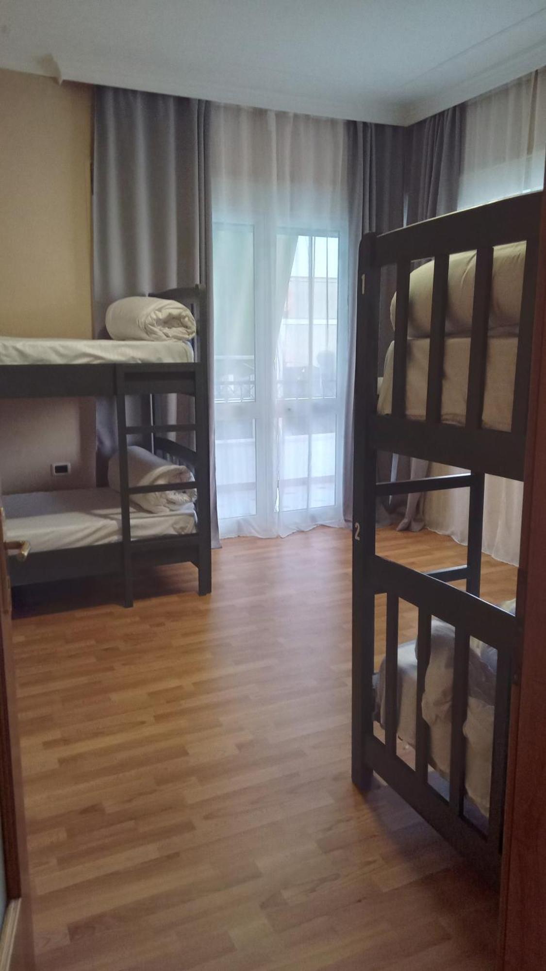 Mandarine Hostel Tirana Buitenkant foto