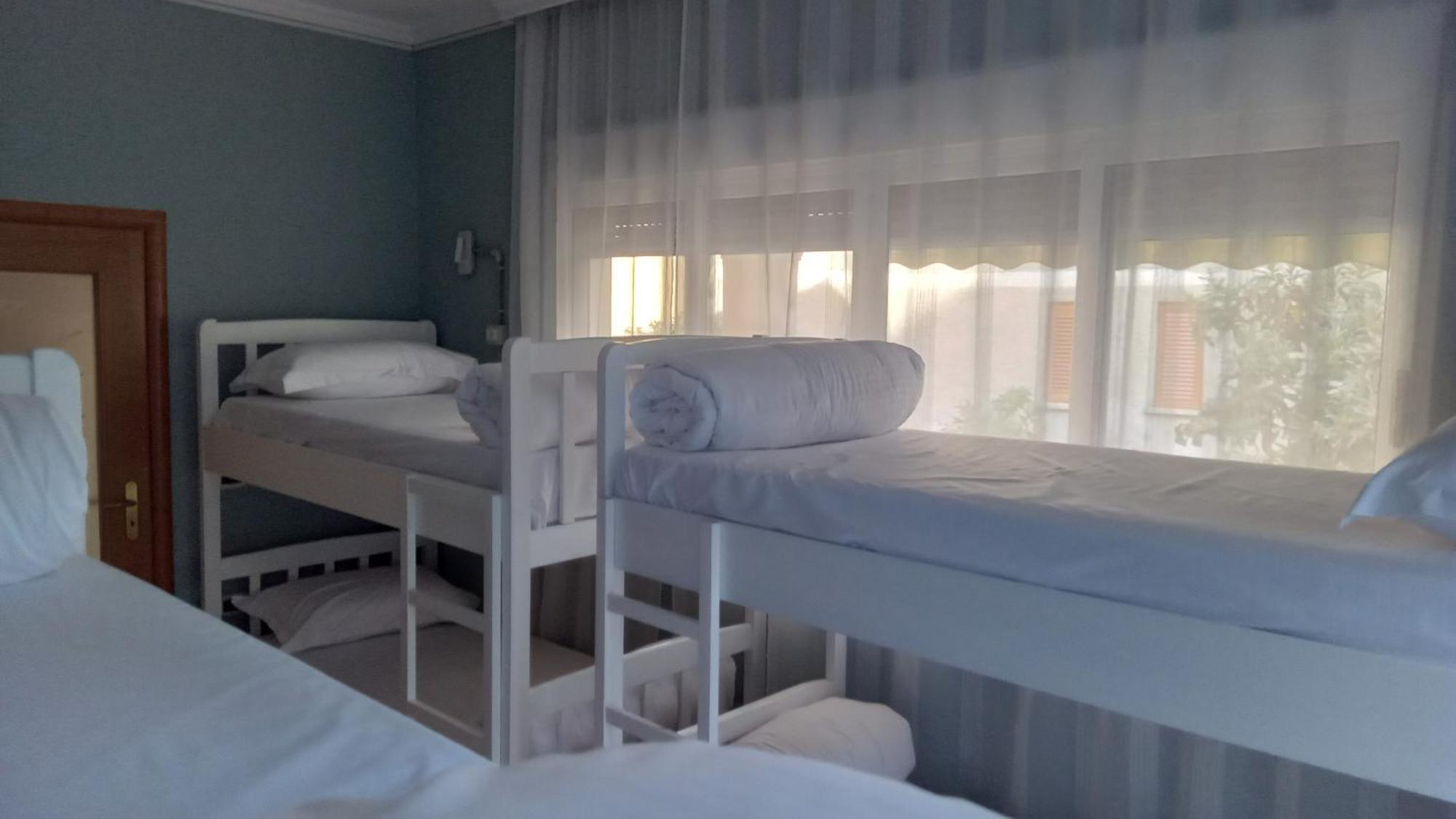 Mandarine Hostel Tirana Buitenkant foto