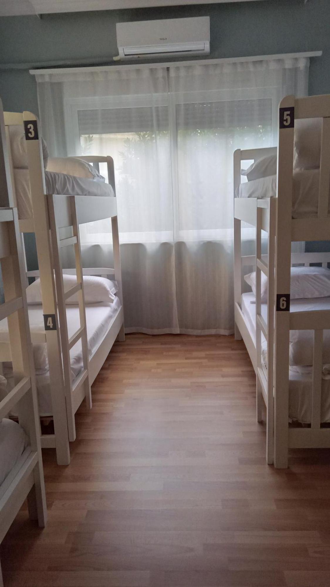 Mandarine Hostel Tirana Buitenkant foto