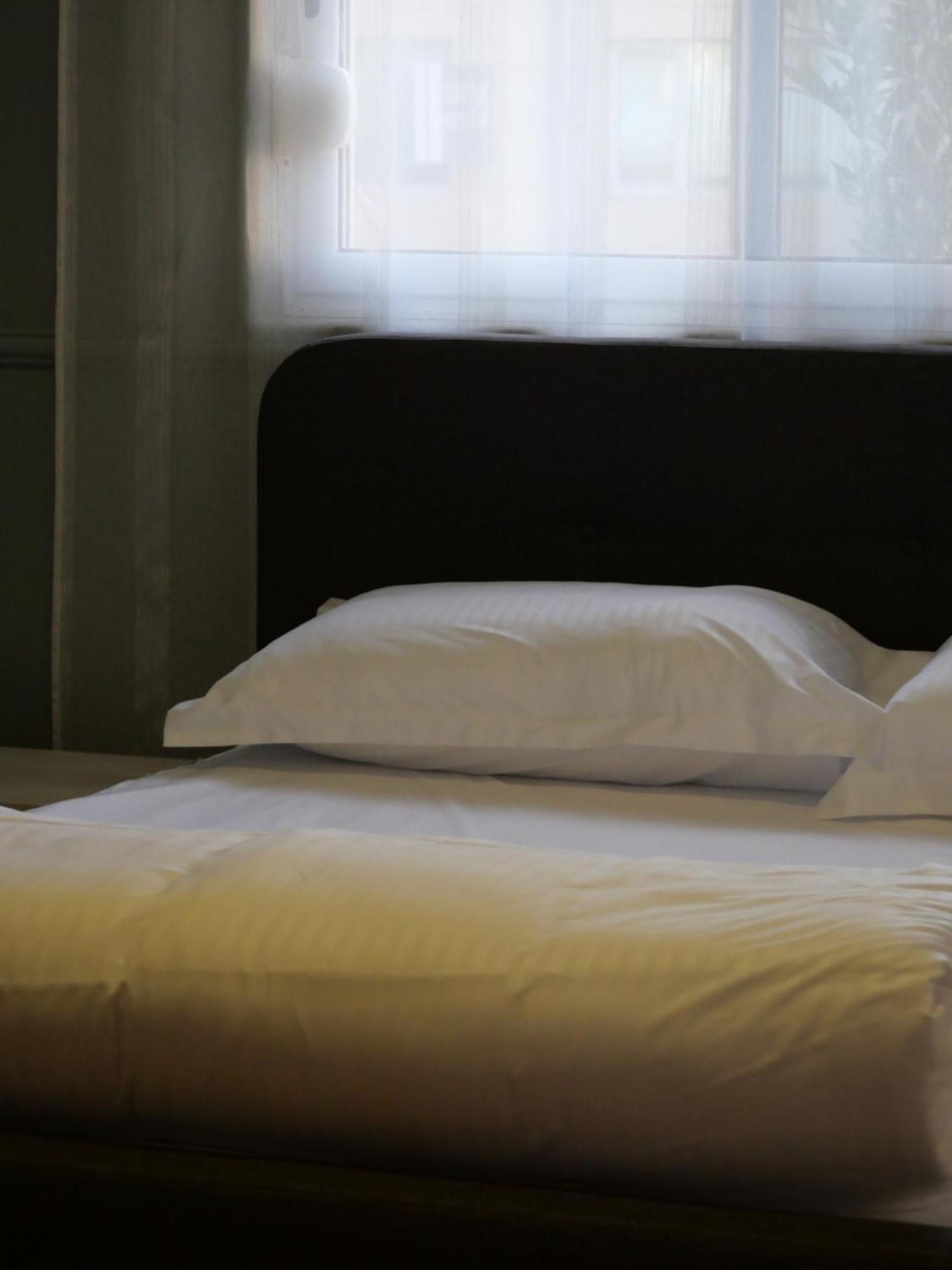 Mandarine Hostel Tirana Buitenkant foto