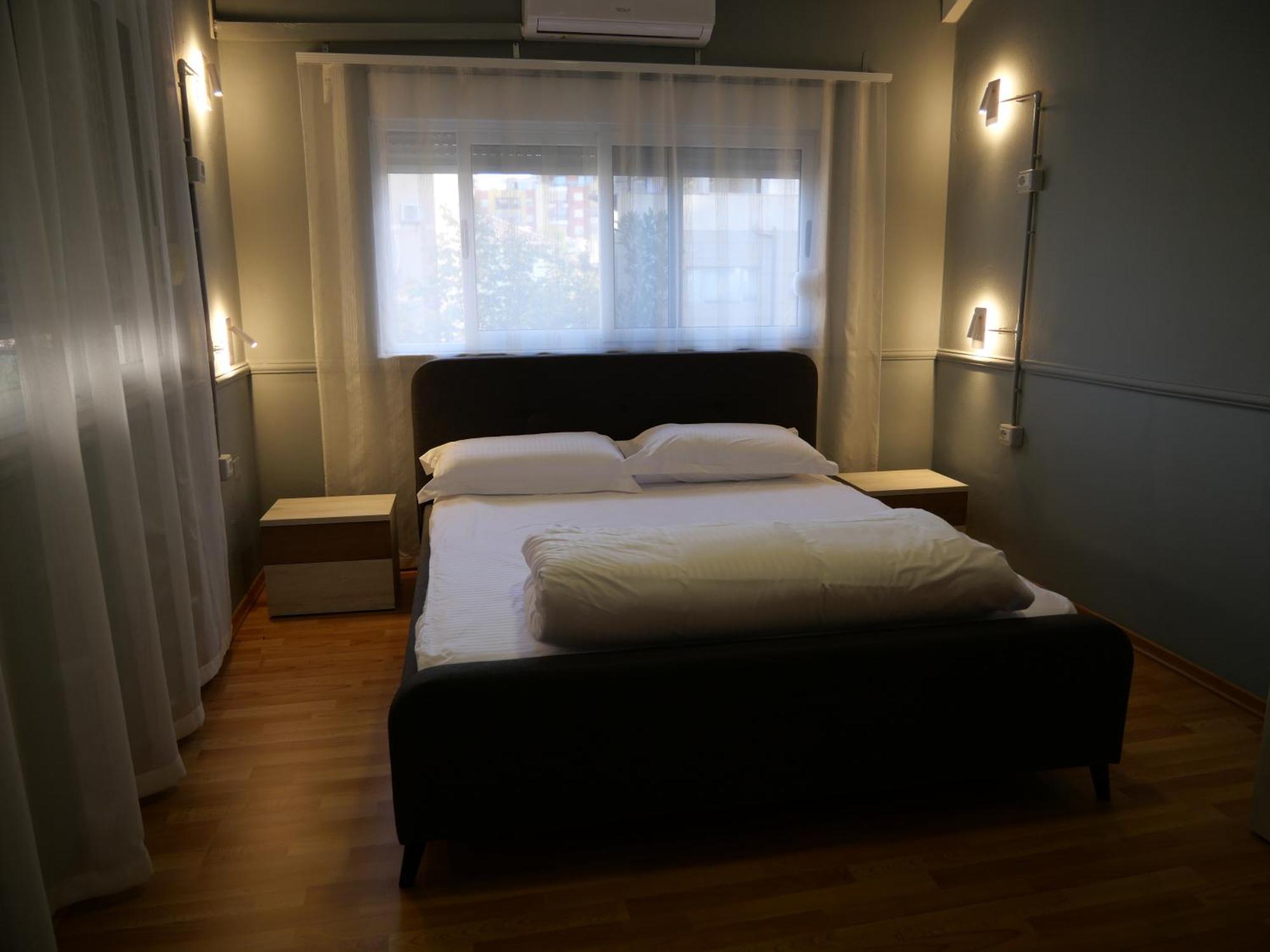 Mandarine Hostel Tirana Buitenkant foto
