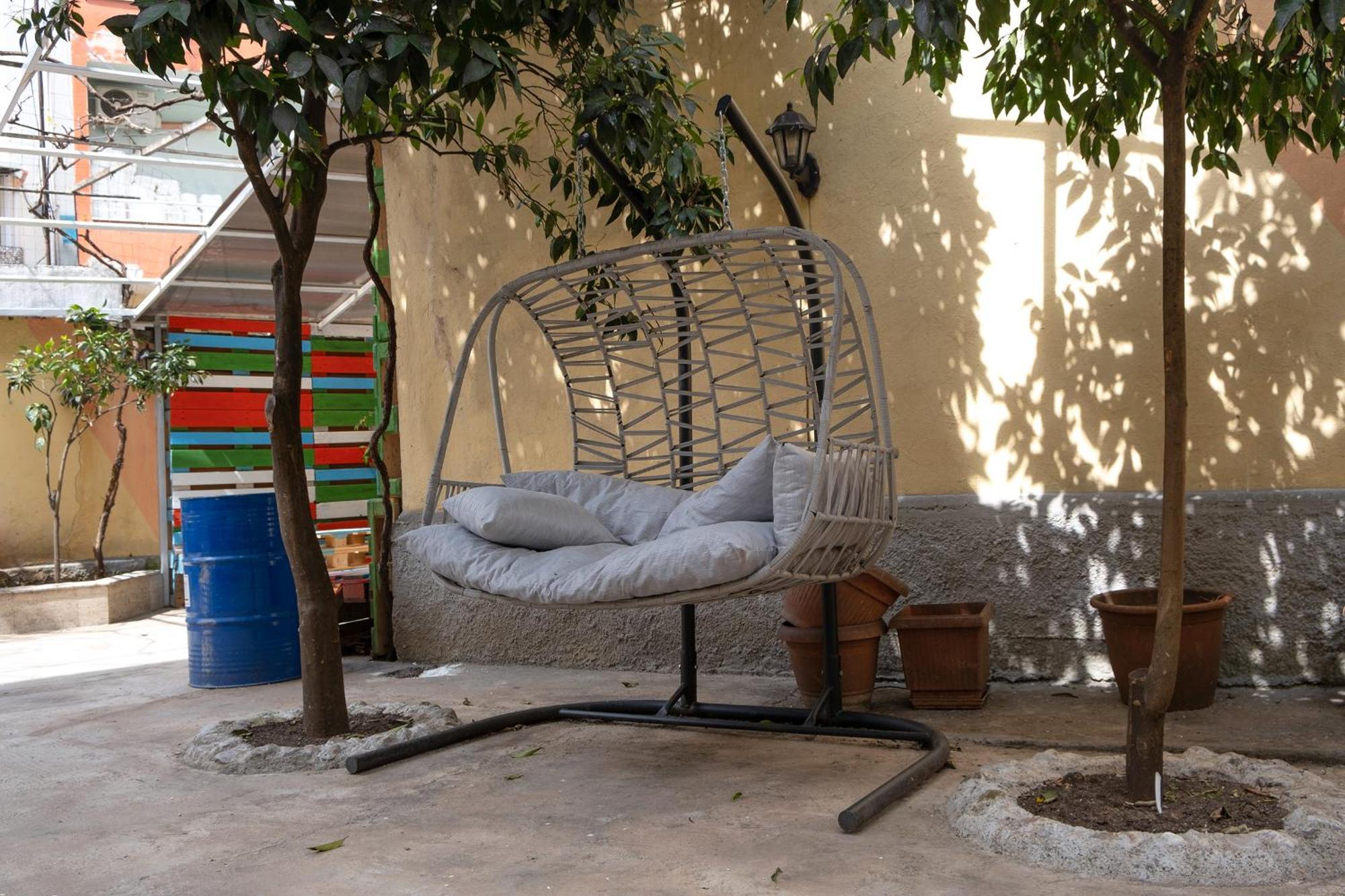 Mandarine Hostel Tirana Buitenkant foto