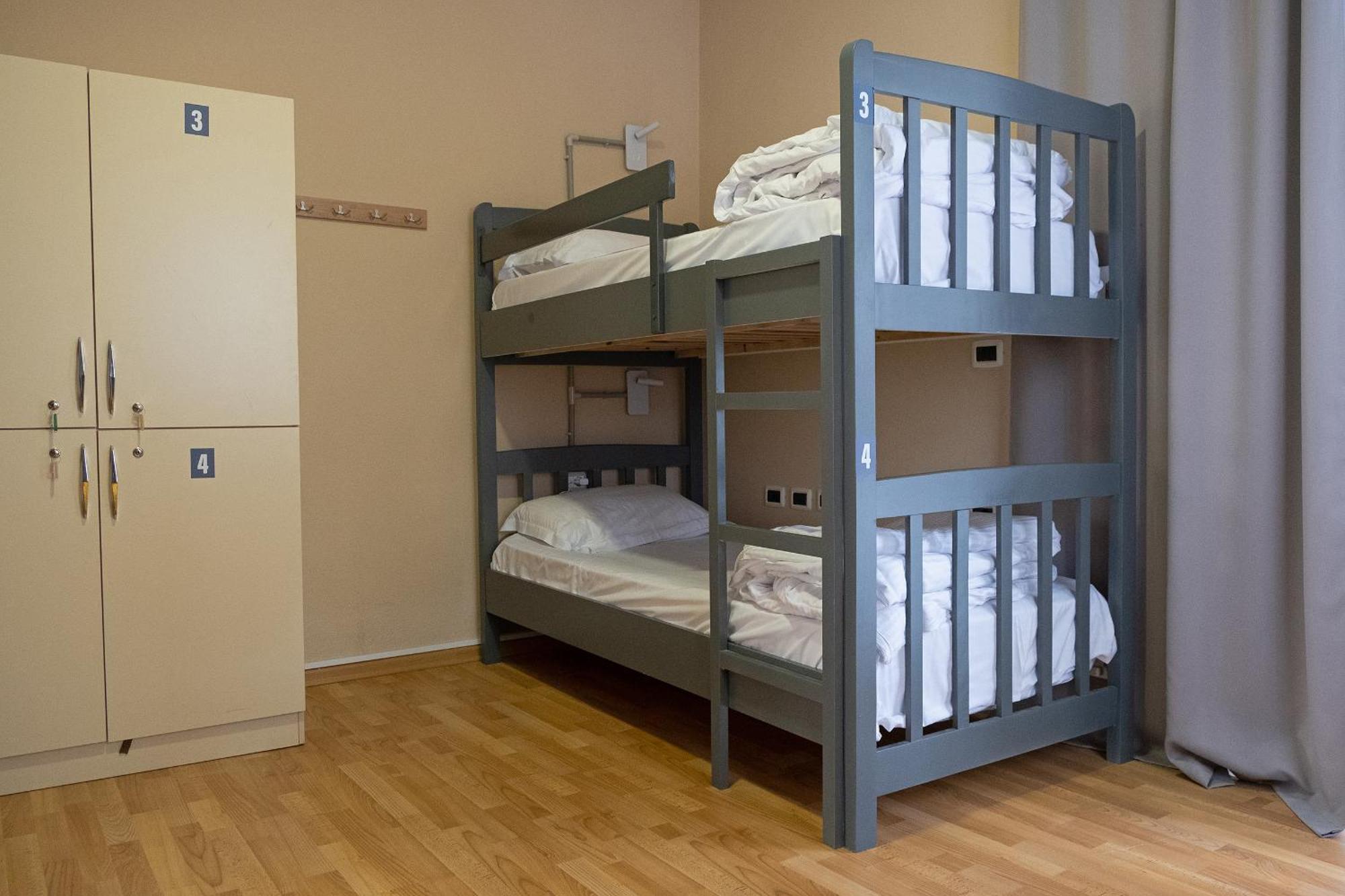 Mandarine Hostel Tirana Buitenkant foto