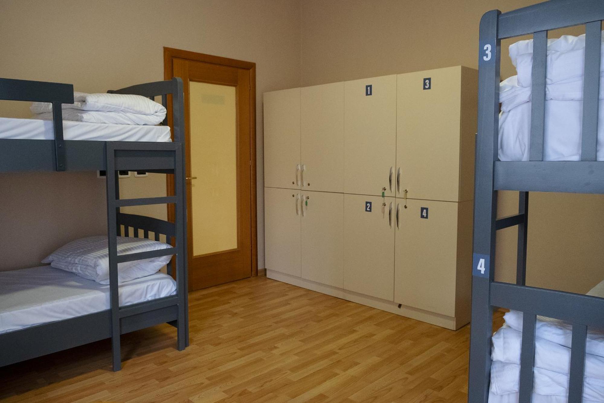 Mandarine Hostel Tirana Buitenkant foto
