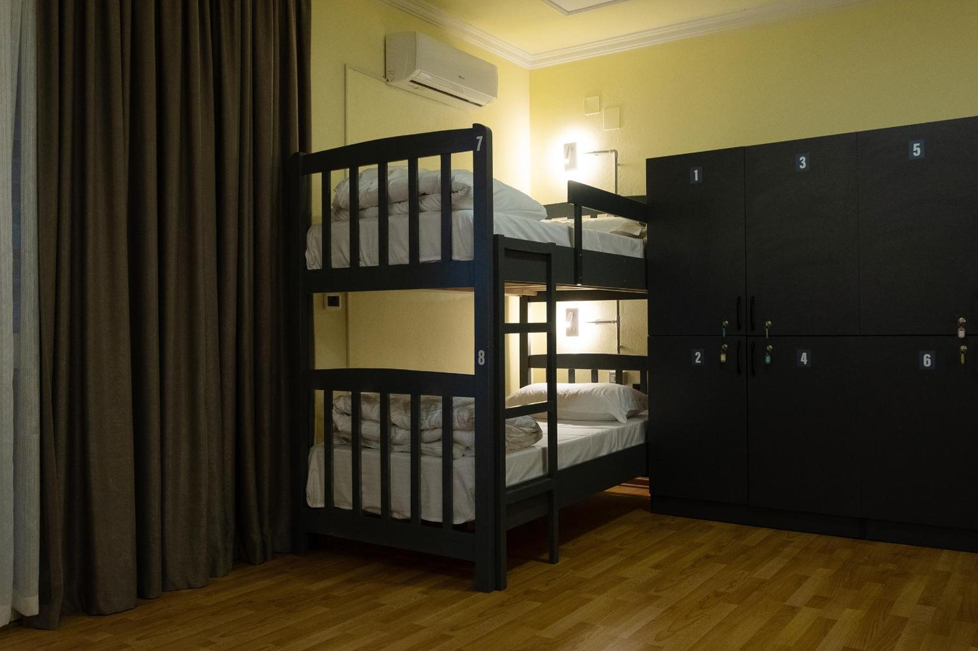 Mandarine Hostel Tirana Buitenkant foto