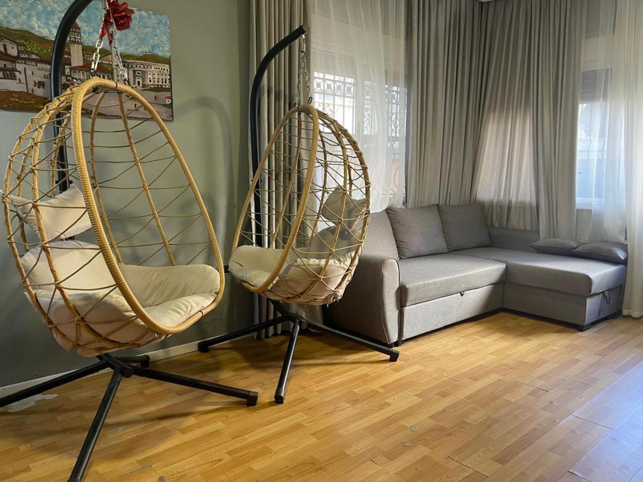 Mandarine Hostel Tirana Buitenkant foto