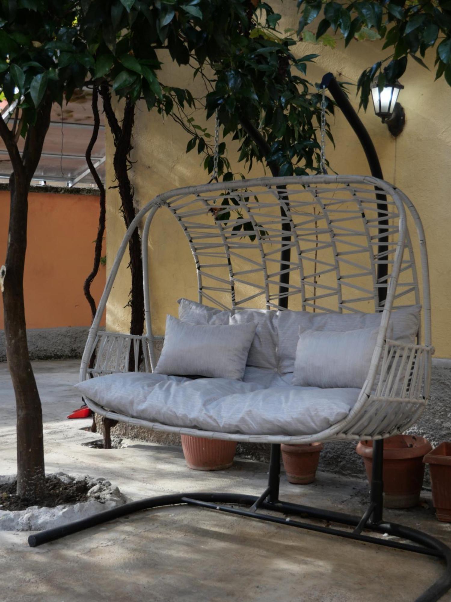 Mandarine Hostel Tirana Buitenkant foto