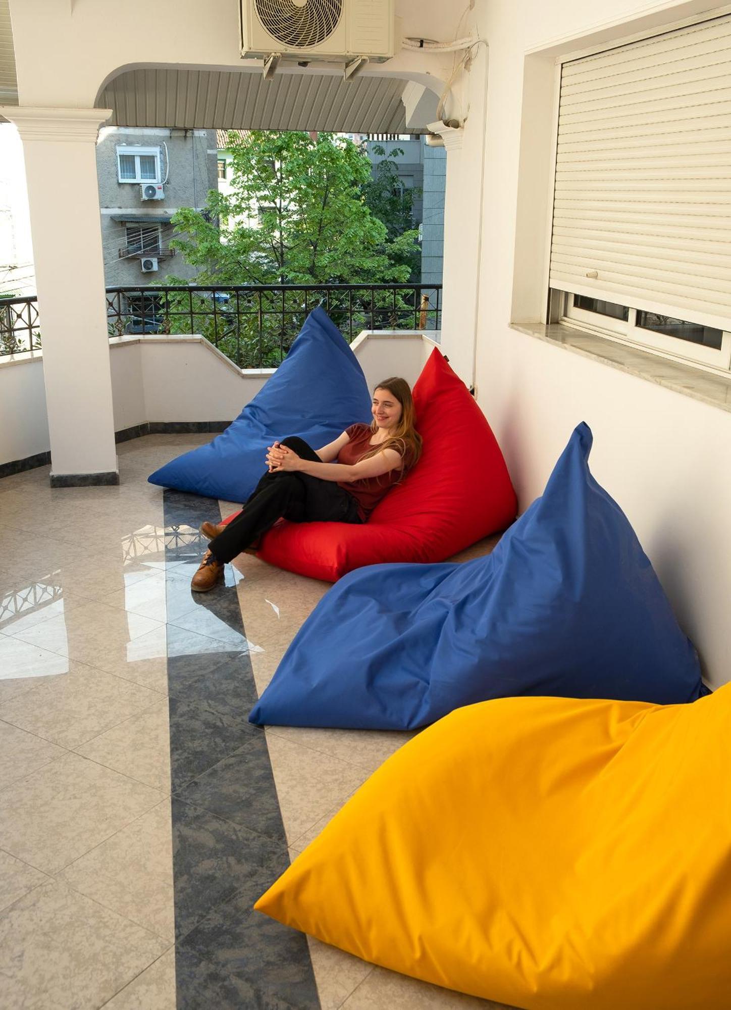 Mandarine Hostel Tirana Buitenkant foto