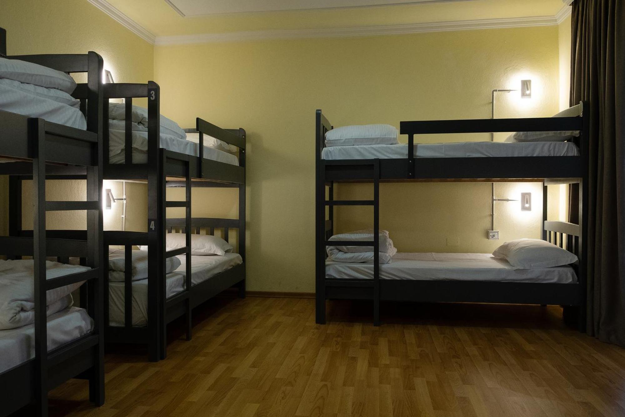 Mandarine Hostel Tirana Buitenkant foto