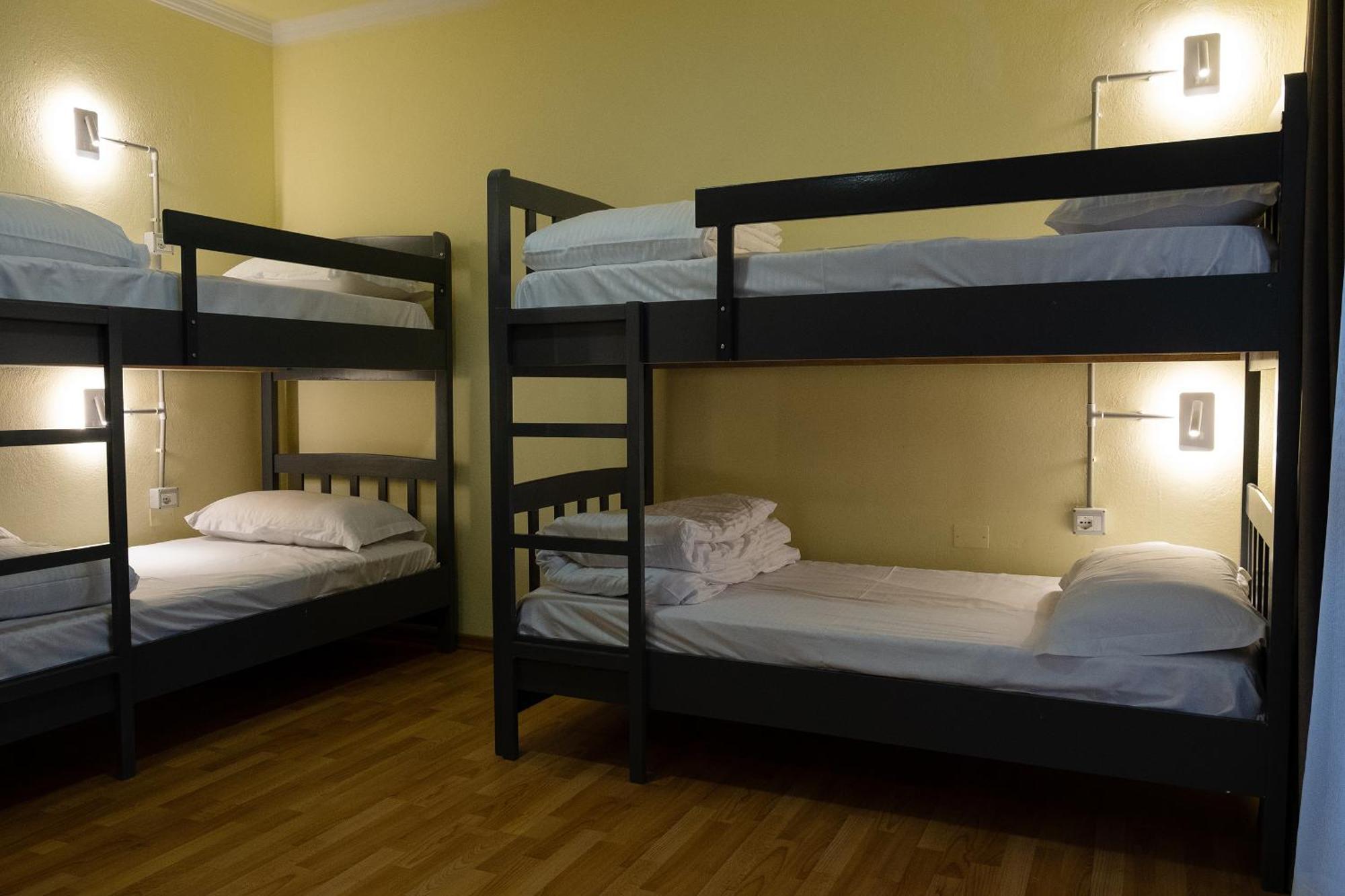 Mandarine Hostel Tirana Buitenkant foto